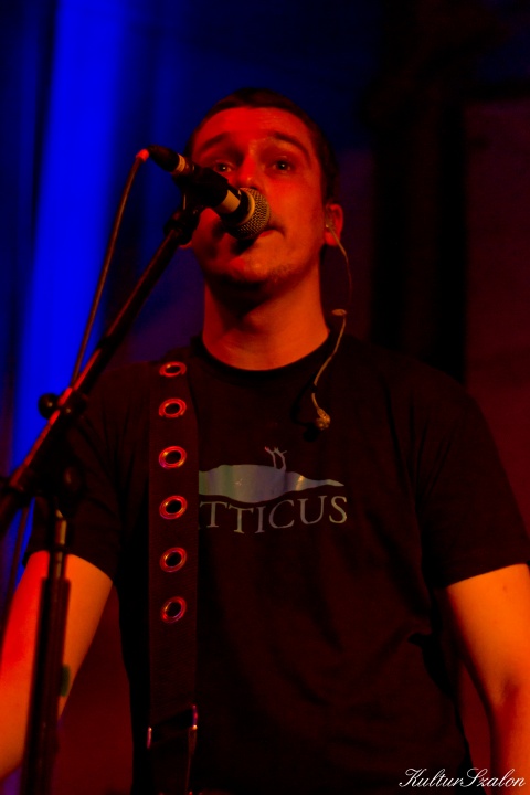 A Korzó színpadon Bíró Eszter és zenekara szórakoztatta a kicsiket